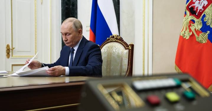 Anuncia Putin una prueba exitosa del sumergible atómico ruso no tripulado “Poseidón”