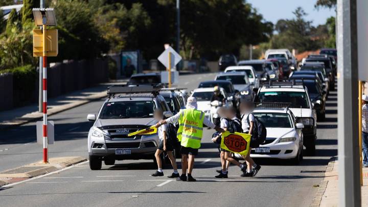 RAC survey reveals congestion, mobile phones and speeding among dangers in school zones