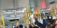 En video: usuario en TransMilenio abrió el techo del bus con una tapa de olla de presión