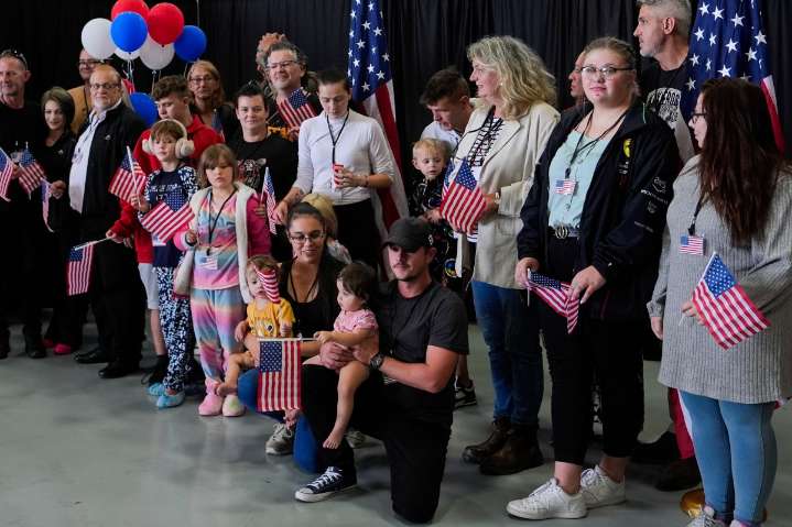 Trump pretende reducir plazas para refugiados y dará prioridad a sudafricanos blancos