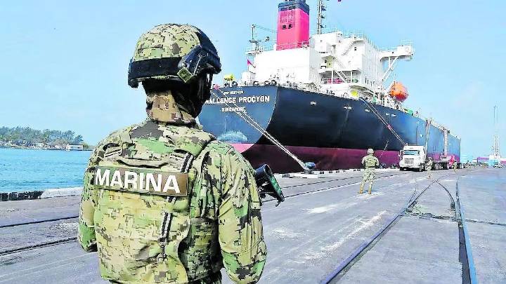 Sheinbaum propone reforma para actualizar atribuciones de la Armada en aduanas, aeropuertos y ciberseguridad
