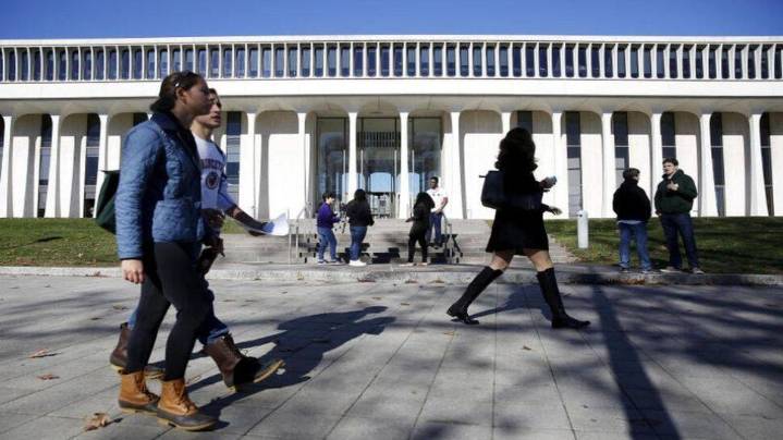 Even As H-1B Visa Fees Soar, Why Indian Students Still Dream Of America