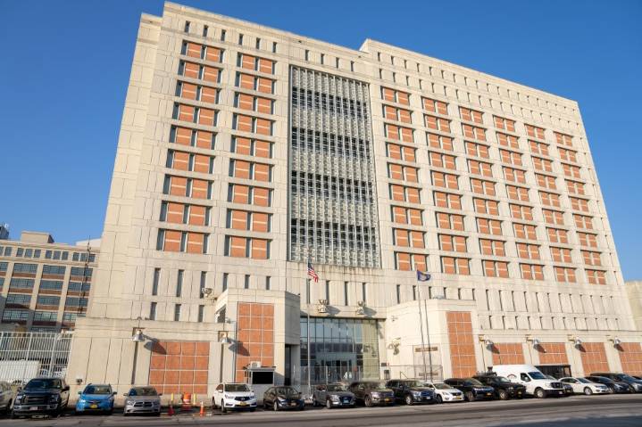 MDC Brooklyn guard who chased and shot up BMW was waging overzealous war on contraband: feds