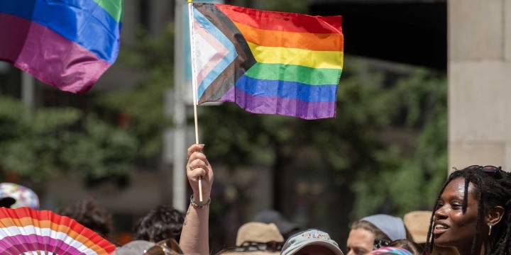 Drag queen removed from Pride parade after allegedly having sex with 13