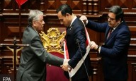 Asumen presidencia peruana en plena madrugada