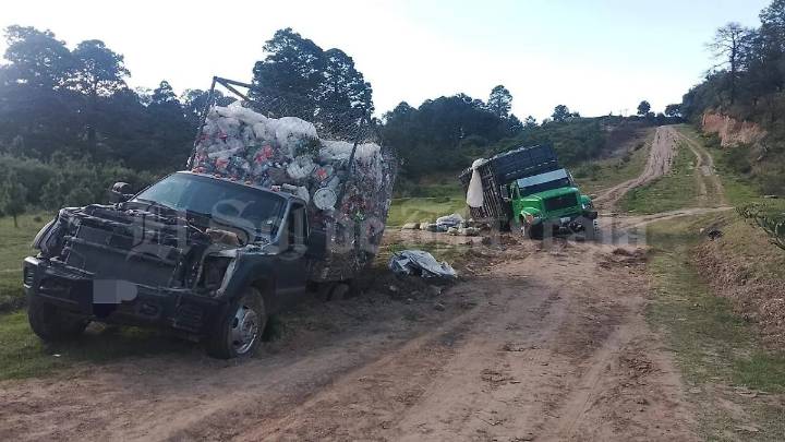 Hallan dos vehículos presuntamente utilizados para el transporte ilegal de gas LP, en Nanacamilpa