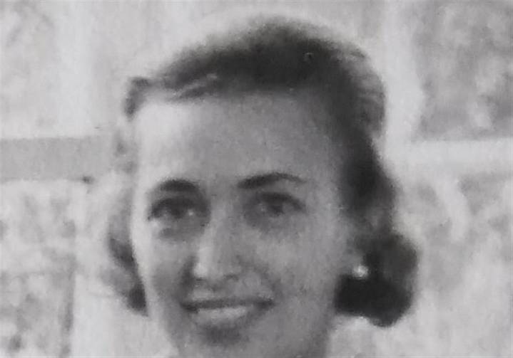 Elizabeth Mertz, a homemaker and biology professor who worked in the CIA, dies at 97