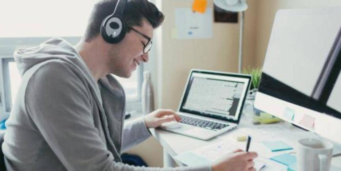 Los 6 trabajos independientes y freelance que lo pueden volver rico, según la IA 