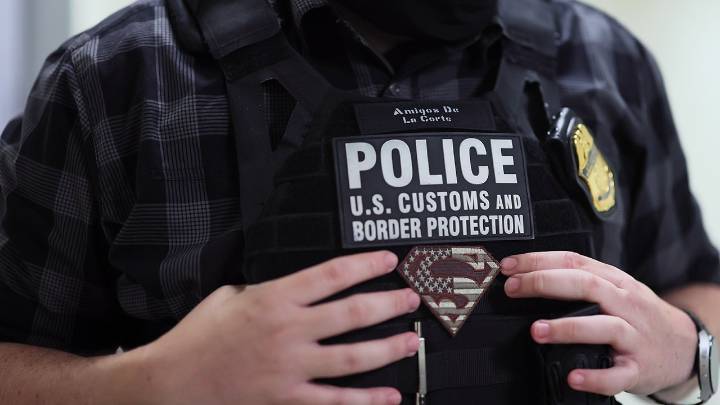 Feds bust dozens of illegal aliens with commercial licenses driving on US highways