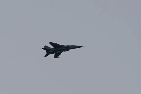 Australia dice que un avión de combate chino lanzó bengalas cerca de su avión militar