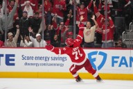 Larkin’s overtime goal lifts Red Wings past Lightning, 2