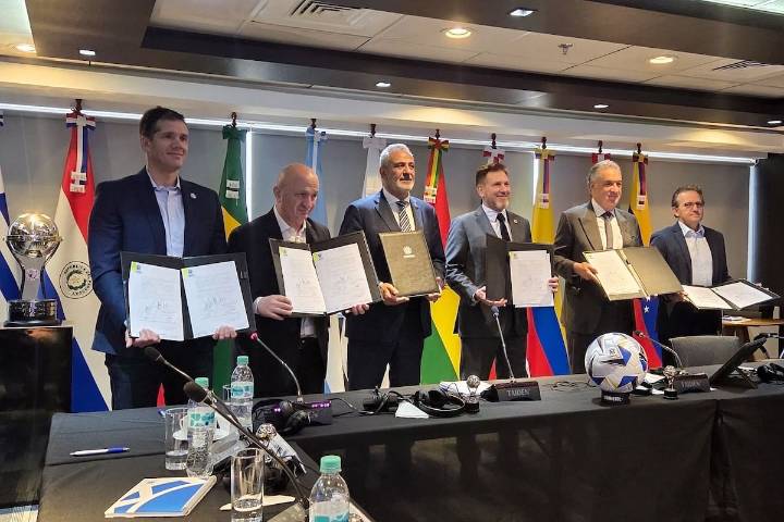 Con Milad presente: la U participa en reunión clave de Conmebol antes de las semifinales de Copa Sudamericana