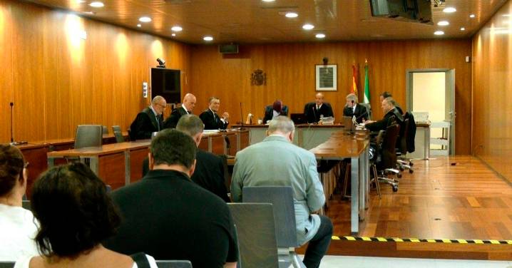 La Audiencia de Málaga absuelve a dos sacerdotes acusados de delito de incitación al odio contra migrantes y musulmanes