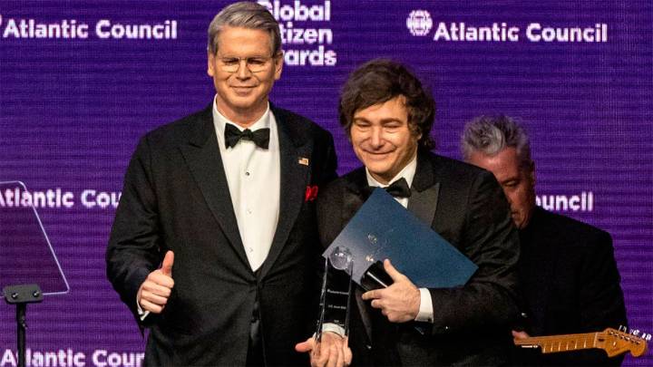 Javier Milei: “Si no podemos salir al mercado, haremos los pagos de deuda de 2026 con el swap”