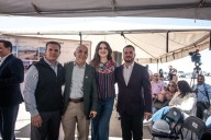 'Renuncian' funcionarios estatales tras tomarse fotos con Andrea Chávez
