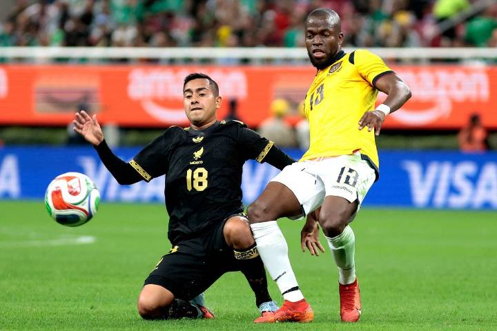 Entre gritos de "fuera Aguirre", México empata con Ecuador en Guadalajara