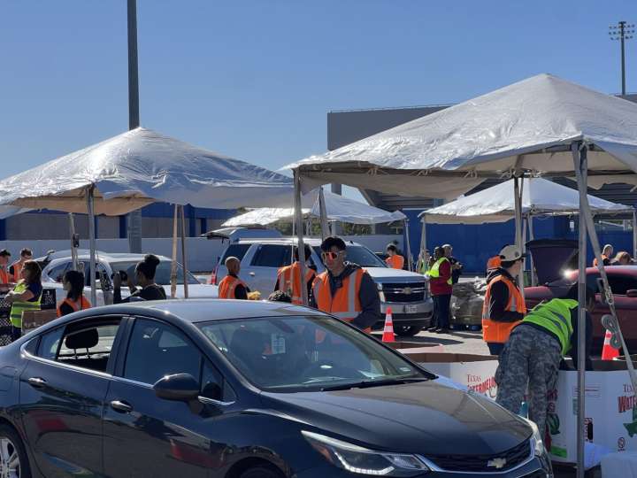 Houston FBI employee with cancer among hundreds of federal workers to receive food amidst government shutdown