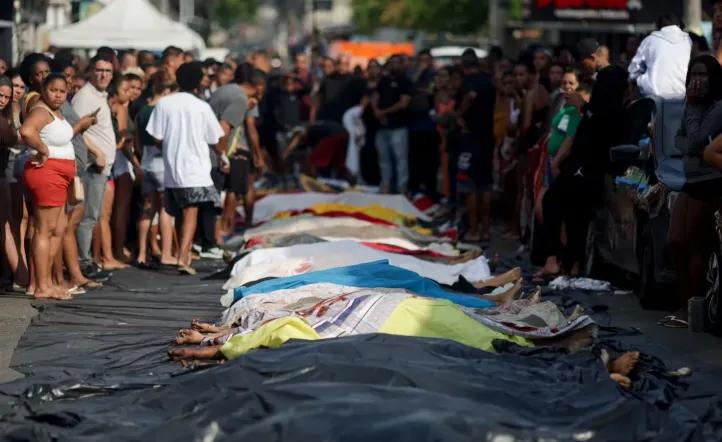 Guerra contra el narco en Río de Janeiro: los vecinos llevaron más de 60 cuerpos a la calle tras el megaoperativo policial