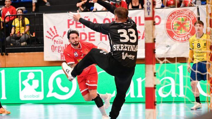 El Bada Huesca se estrella contra el Bidasoa y contra sus propios errores (32