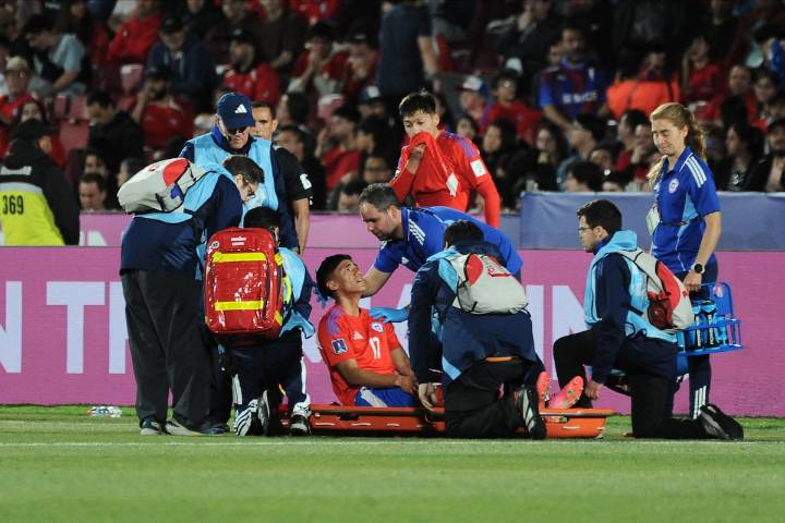 Desazón total: Emiliano Ramos salió lesionado y entre lágrimas del choque ante Japón en el Mundial Sub 20