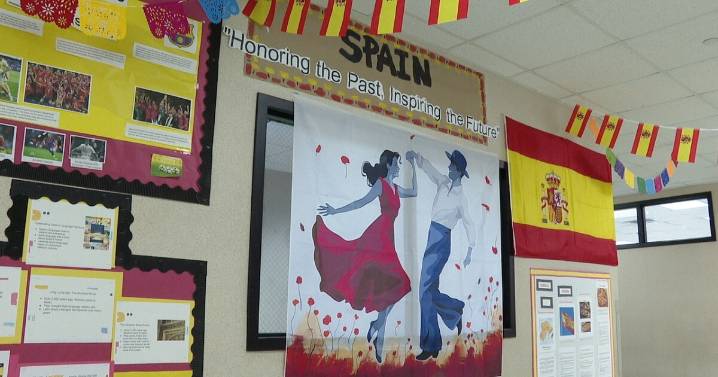 Live Oak Elementary celebrates Hispanic Heritage Month with immersive cultural decorations
