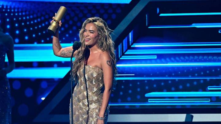 Karol G y Bad Bunny, los grandes ganadores de los Premios Billboard 2025