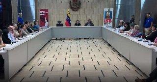 Voces femeninas se alzan contra la imposición de modelos imperiales