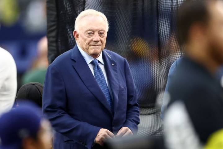 NFL fines Cowboys' Jerry Jones $250K for obscene gesture