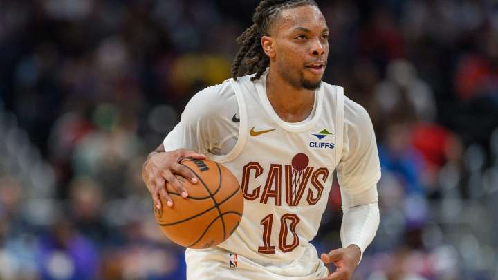 Cavs coach Kenny Atkinson provides Darius Garland injury update. Video