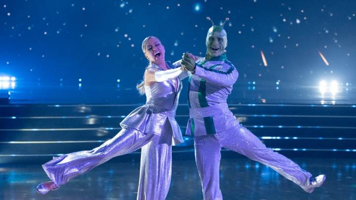 Elaine Hendrix hospitalized ahead of ‘DWTS’ Halloween night.