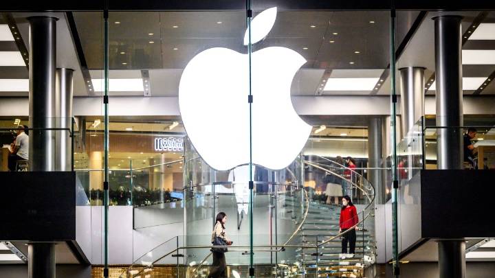 Apple retira las aplicaciones de rastreo del ICE de su tienda en línea por preocupaciones sobre la seguridad de los agentes