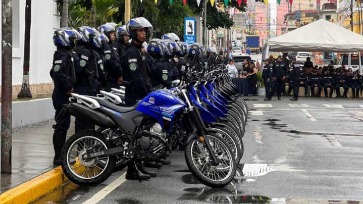Poliguaicaipuro recibe dotación de patrullas y motorizados en su 25 aniversario