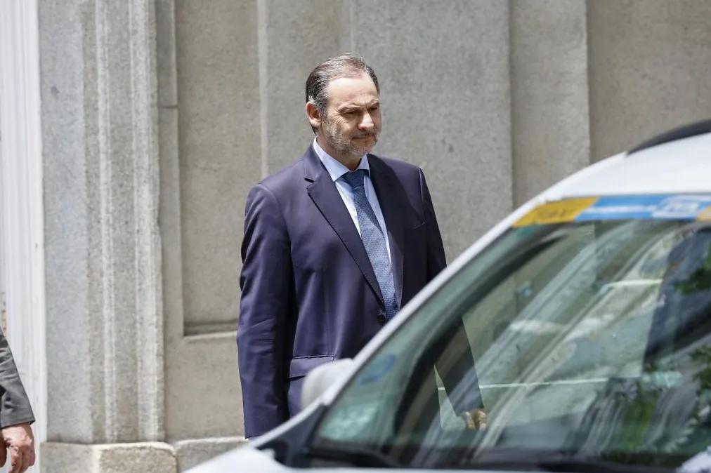 El Supremo rechaza que Ábalos renuncie a su abogado horas antes de su declaración y lo acusa de incurrir en "fraude de ley"