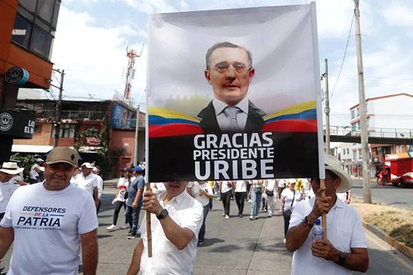 “Uribe ha sido víctima de una persecución política”: líderes del Centro Democrático