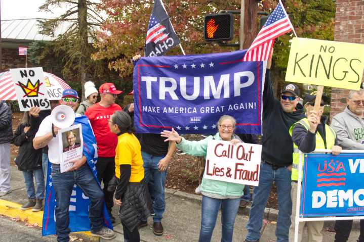Enumclaw turns out for “No Kings” protest