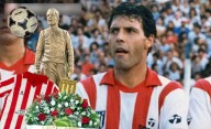 Estatua, medalla y corazón: las reliquias que llevó Estudiantes para la familia de Miguel Ángel Russo