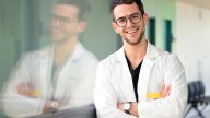 José Manuel Felices, médico: "Me preocupa cada vez más el vapeo, especialmente en gente joven"