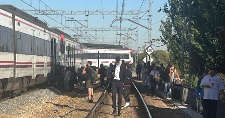 Cortado entre las 10:30 y las 13:00 el Cercanías entre Vicálvaro y San Fernando de Henares por la retirada del tren descarrilado