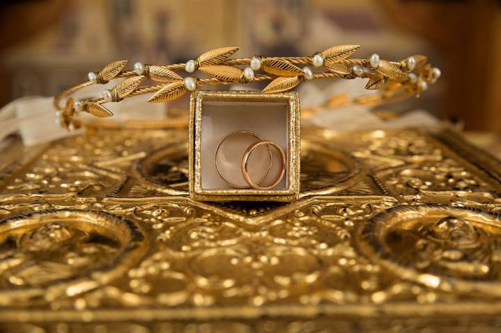 Gold, silver purchases surge on Dhanteras, festive sales likely to cross Rs 50,000 crore