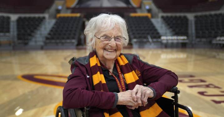 Sister Jean Dolores Schmidt, Loyola Chicago’s beloved chaplain, dies at 106