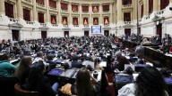 La oposición avanzó con la ley que limita los DNU y Milei amenaza con vetarla