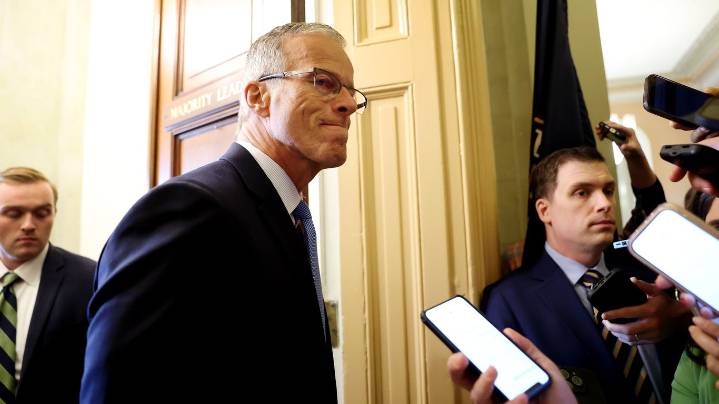 Republicans flirt with hardball offer on ending shutdown