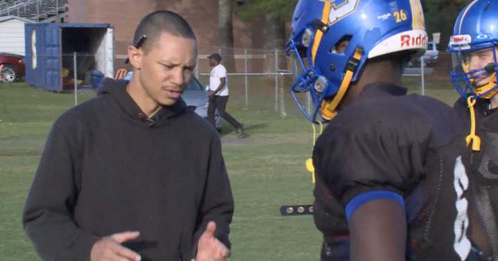 Former Oscar Smith QB Mitchell returns to help next generation in football and beyond