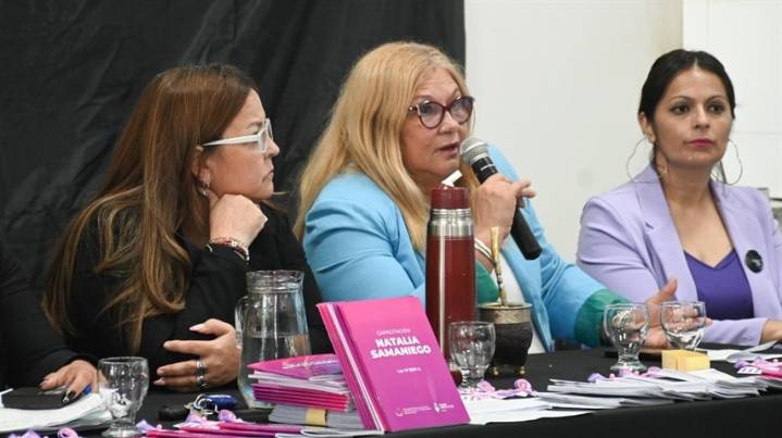 Delgado acompañó el lanzamiento del curso “Acompañantes Comunitarias contra las Violencias”