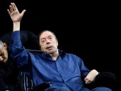 Tim Curry habló de las secuelas que le dejó el ACV: "Estoy en esta silla de ruedas tonta"