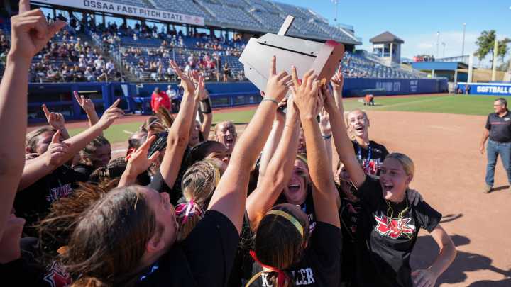Washington defeats Chandler for Class 3A state softball championship