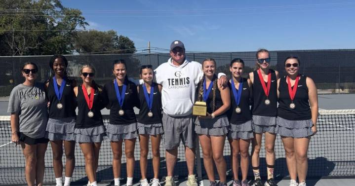 Carbondale Girls Tennis defends S7 title again