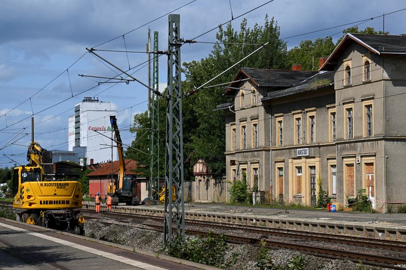 Analysis-Germany using landmark infrastructure fund to ease budget pressures