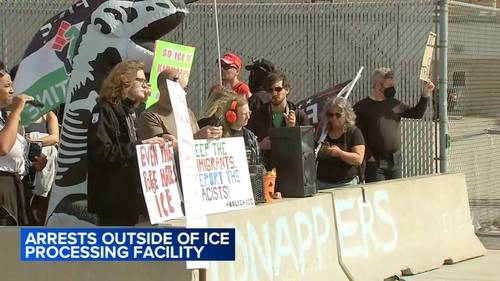 ICE Chicago news: Arrests made as protesters return to Broadview ICE processing facility