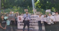 Sindicato de la Universidad de Sonora exige mejoras en servicios de salud, jubilaciones y pensiones en protesta frente a Isssteson